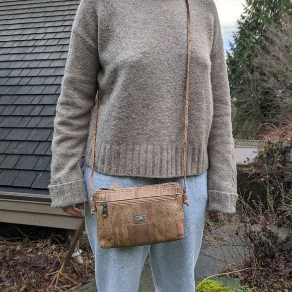 Montado Cork Crossbody Bag for Women - Handmade in Portugal from Cork Leather - Picture 4 of 6